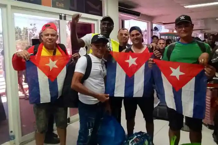 🛫Traslado a #Cuba de connacionales en Haití concluye exitosamente ➡️ El Presidente @DiazCanelB informó que el traslado seguro a Cuba, vía aérea, de ciudadanos de la mayor de las Antillas que se encontraban en Haití concluyó exitosamente. 🔗 lc.cx/XOfnpw