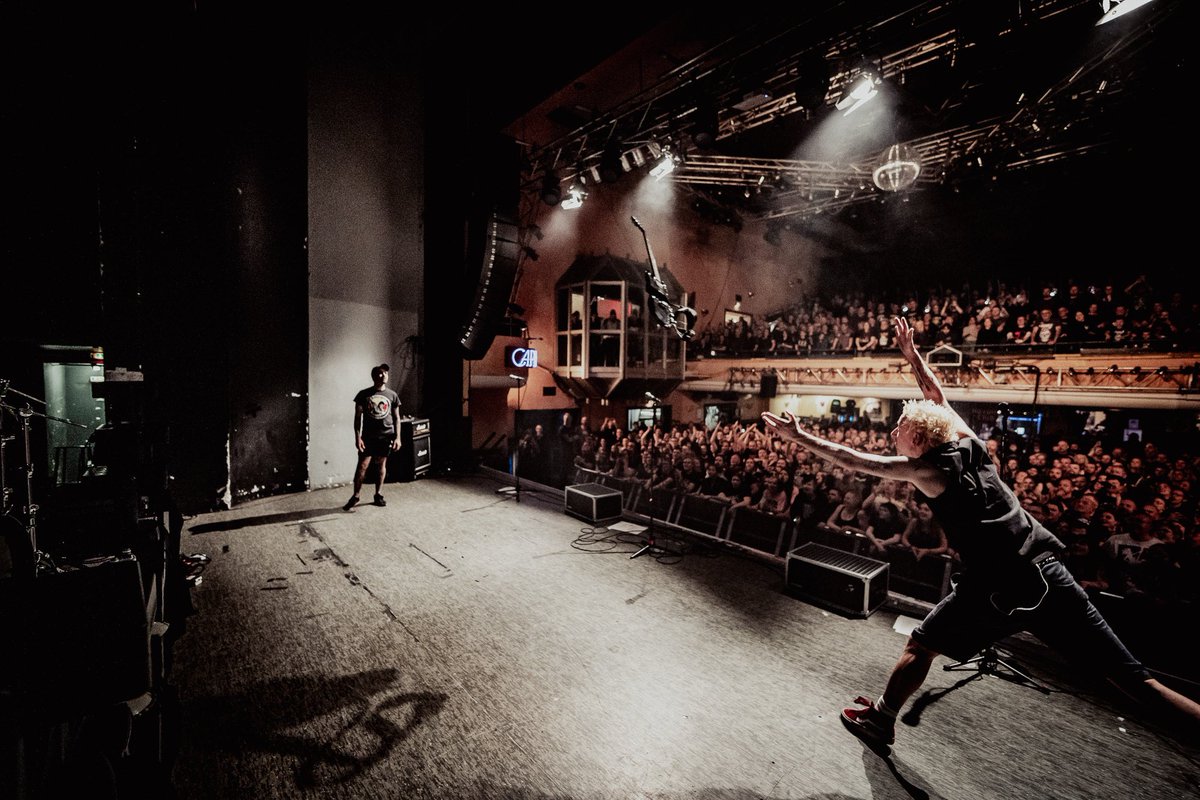 ZSKberlin's tweet photo. Das war einfach mal die größte Headliners Show, die wir je in Hannover gespielt haben. Sowas von verrückt. Diese Tour ist einfach nur 🤯🤯🤯
(Fotos @_konzertsucht) https://t.co/7QFzKkc0Si