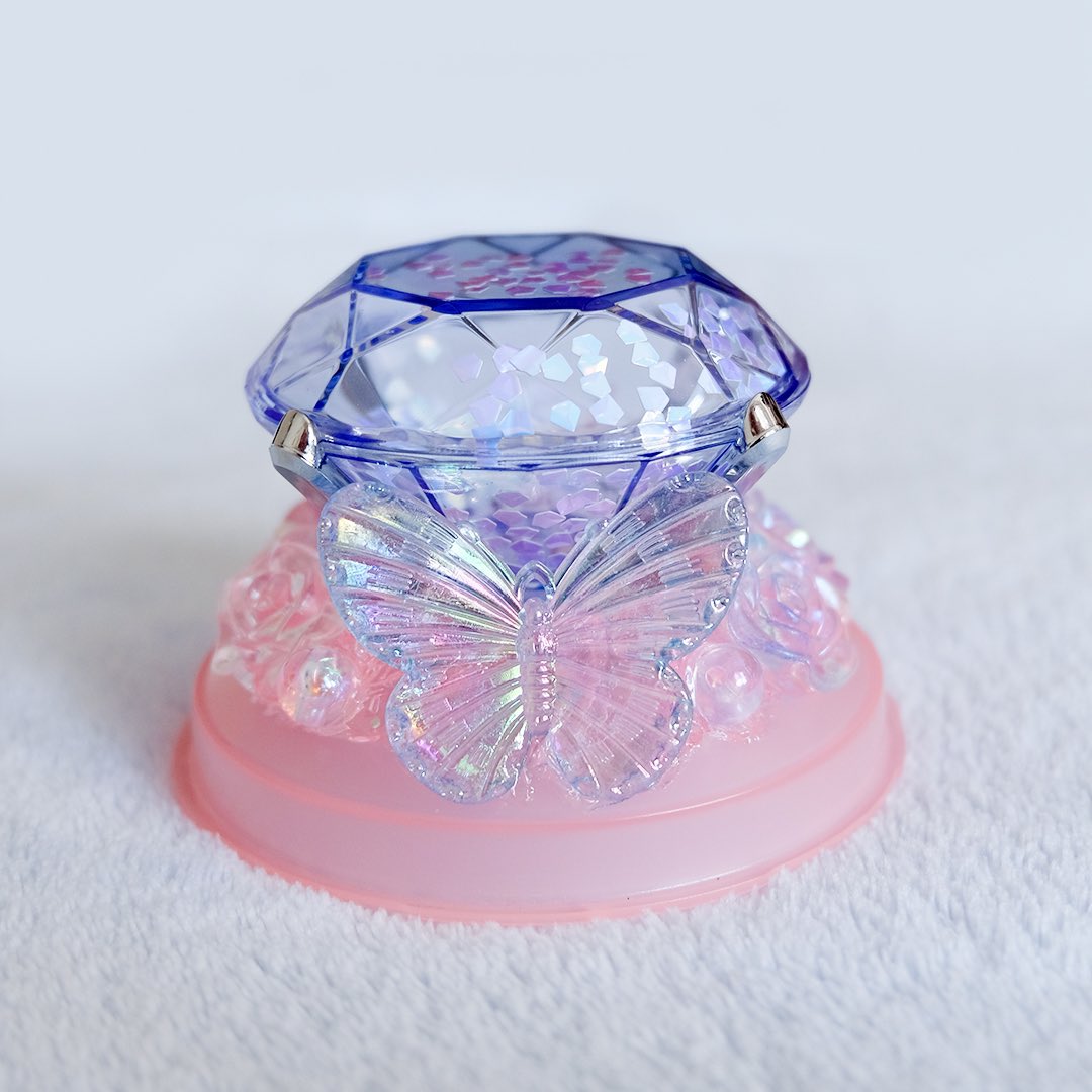 lullabydisco's tweet photo. Giving out caratbong deco / decoden toploaders! 💎 

세븐틴 상암콘 나눔
일시: 4월 27일 
인증: 티켓 / 캐럿봉
— 
Seventeen Follow Again to Seoul Giveaway 🩵🩷
Date: 27/04
How to get: Show ticket or caratbong! 

세븐틴 팔로우 서울 콘서트 
#SVT_TOUR_FOLLOW_AGAIN https://t.co/FMNr7JpdB1