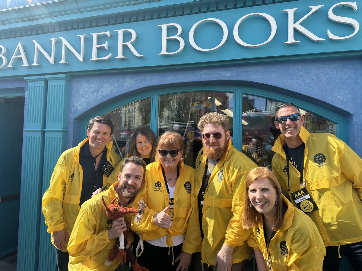 @d_ruddenwrites @sharkeytweets Then the whole gang went down to @Banner_Books for a drop-in-turn-hour-long session with some very enthusiastic young readers (future writers and illustrators we suspect)