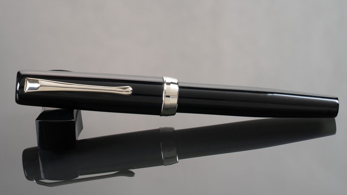 edisonpenco's tweet photo. Introducing a New Model the The Signature Line! The Jameson uses our huge #8 sized nib. All details at link below.
https://t.co/iiLxoX9l91 https://t.co/MVEgWgwdBd