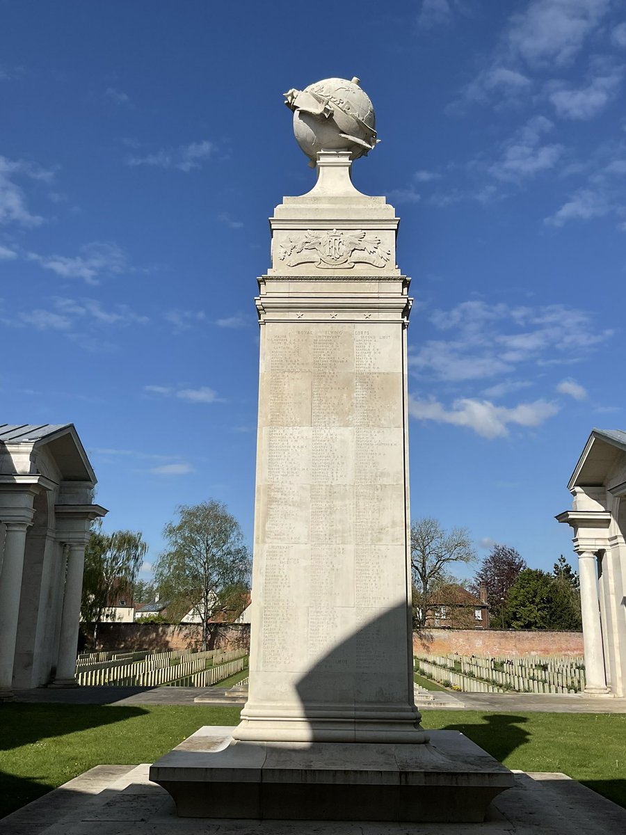 The @CWGC Arras Flying Services Memorial this afternoon where we told the story of Lt Philip Manfield from Northampton on our @PoppyLegion battlefield tour. #ww1