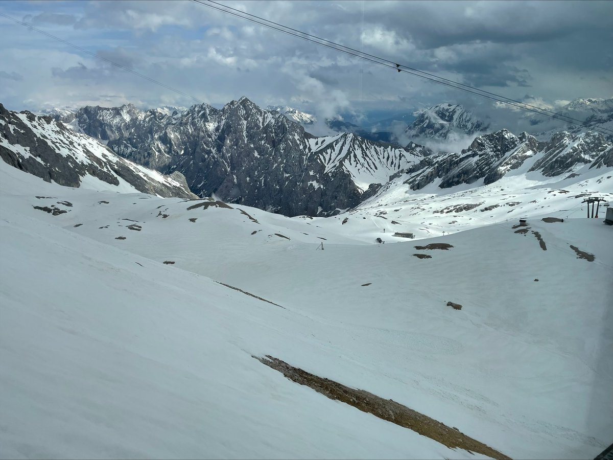 Met Éireann’s Emma Markey is among scientists from all over the world attending the @wmo_omm Global Atmospheric Watch Training Centre #gawtec at Environmental Research Centre @ufs_forschung this week. 🇩🇪🏔️

#EarthDay2024 #Zugspitze #workwithaview

🧵1/2