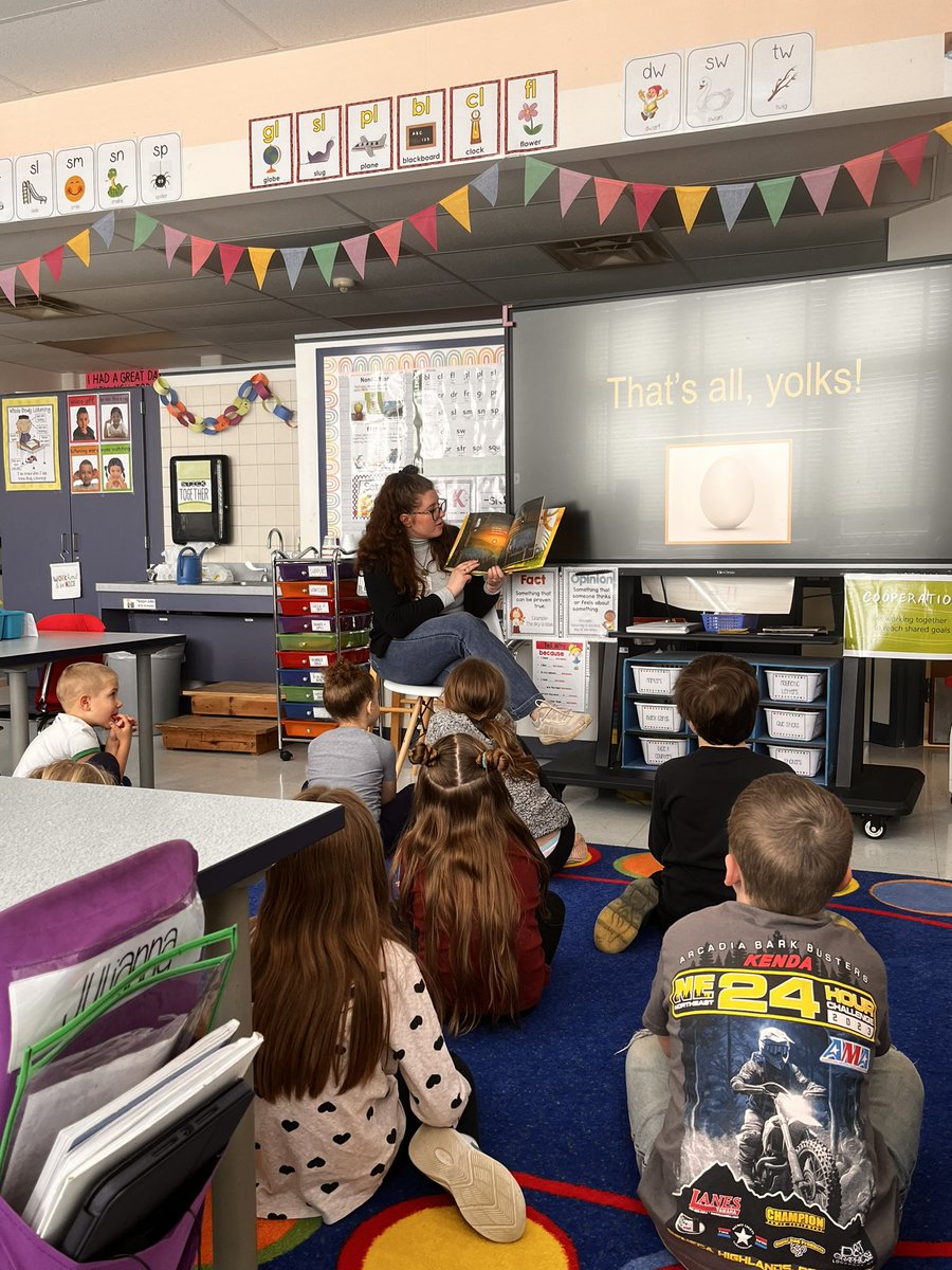 KaeQuinn's tweet photo. We love when Emma from @ccecornell comes to our classroom at @MidlakesSchools to teach us about our eggs! 🐣 https://t.co/JzpGDtbkyr