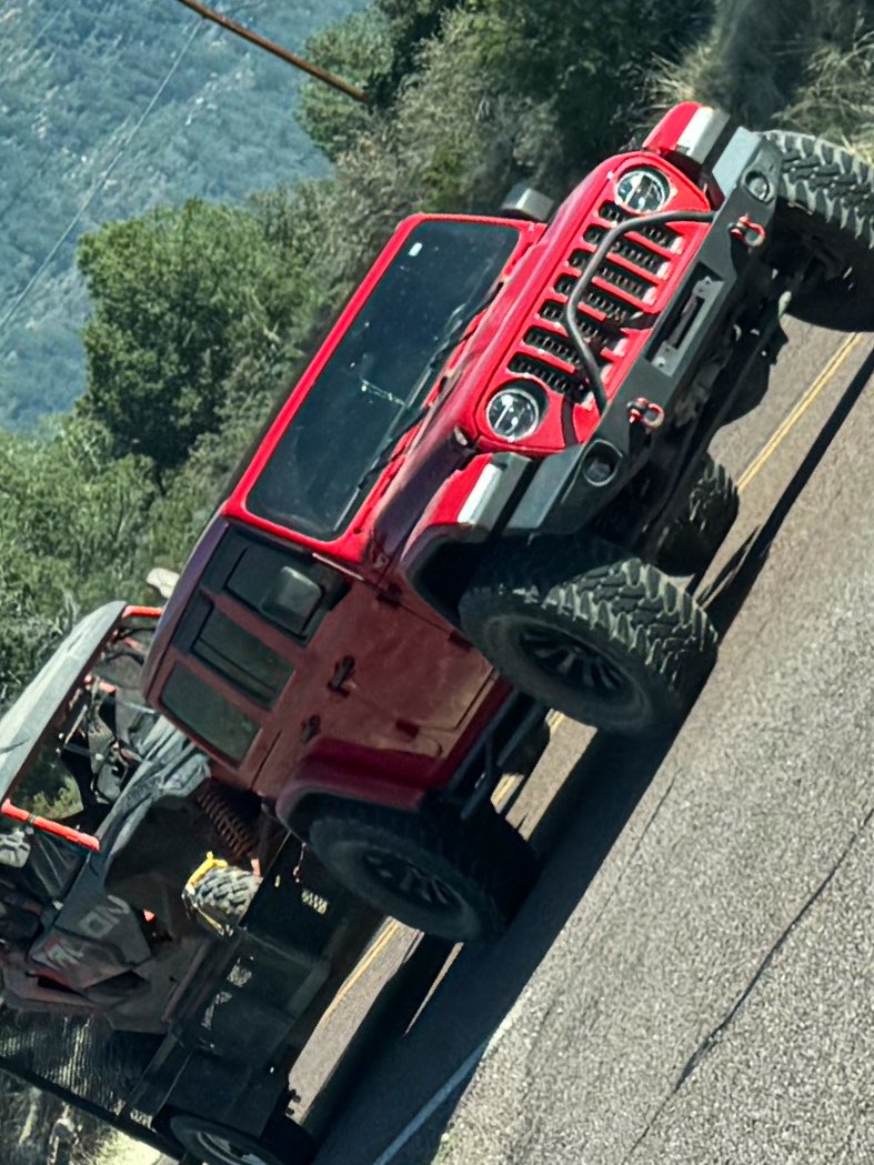 Just a jeep coming back from having a good time

#jeep #jeeps #jeeplife #justajeep