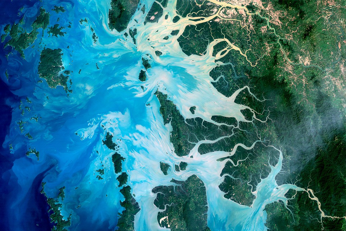 For #EarthDay, we’re sharing some of our favorite #Landsat images that illustrate just how stunning our planet’s waters look from space. 🌎🛰️ For over 50 years, Landsat satellites have monitored these precious resources. Which image is your favorite?