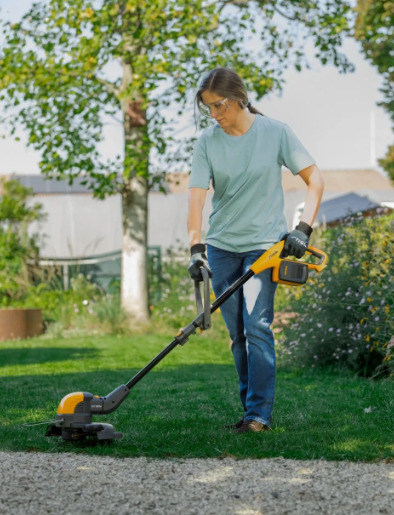 INTOUCH_RUGBY's tweet photo. Double the power for edging lawns! The GT 300e battery grass trimmer is the ideal solution for giving the perfect final touch to your lawn, in little time Stiga ... https://t.co/bcjRU8QKk9 ! Now Live https://t.co/mfuNWdJEhw ! #stiga #edgetrimmer #ad #battery https://t.co/HyKEy52Dbp