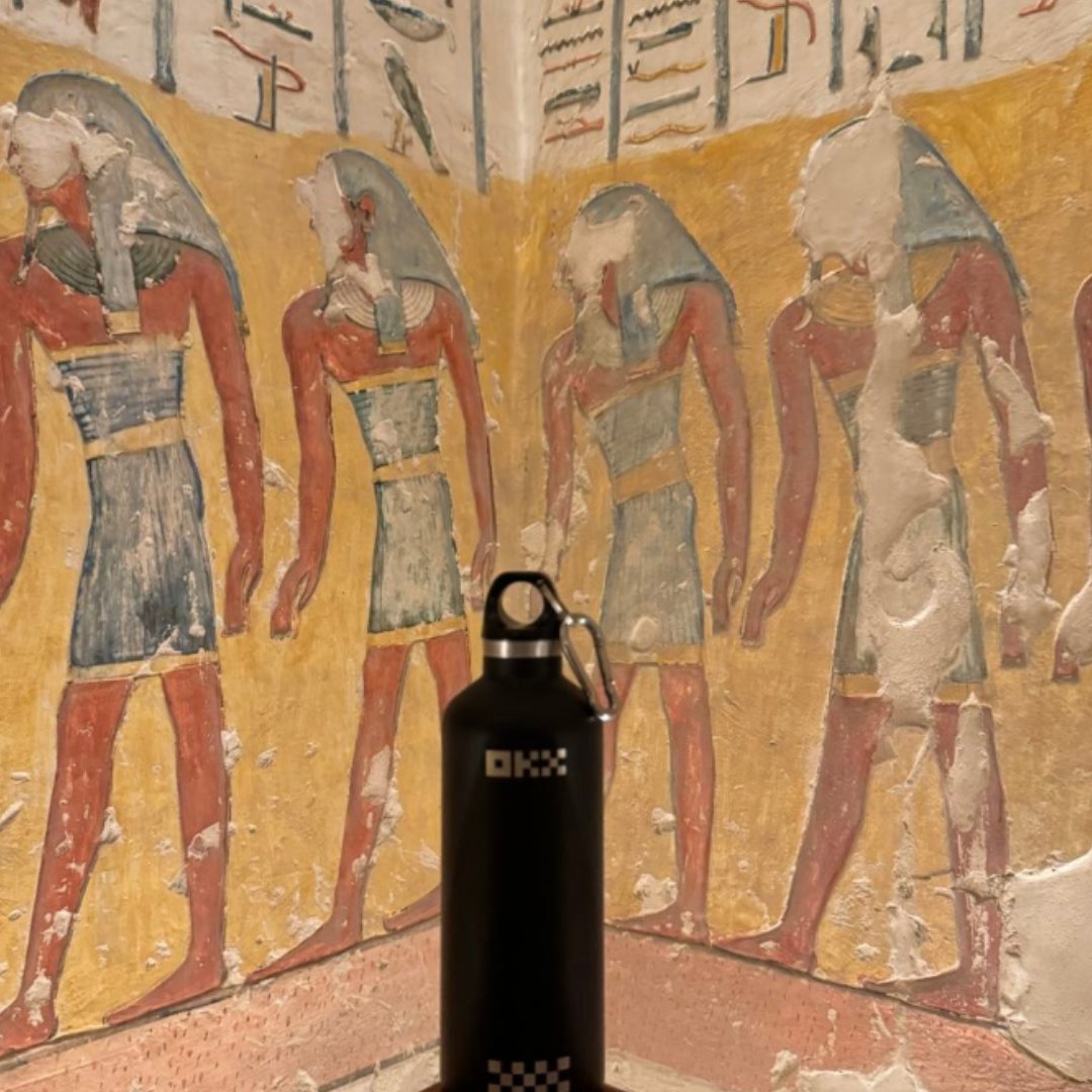 Past 🤝 Present The #OKX water bottle transcends time & space 🇪🇬