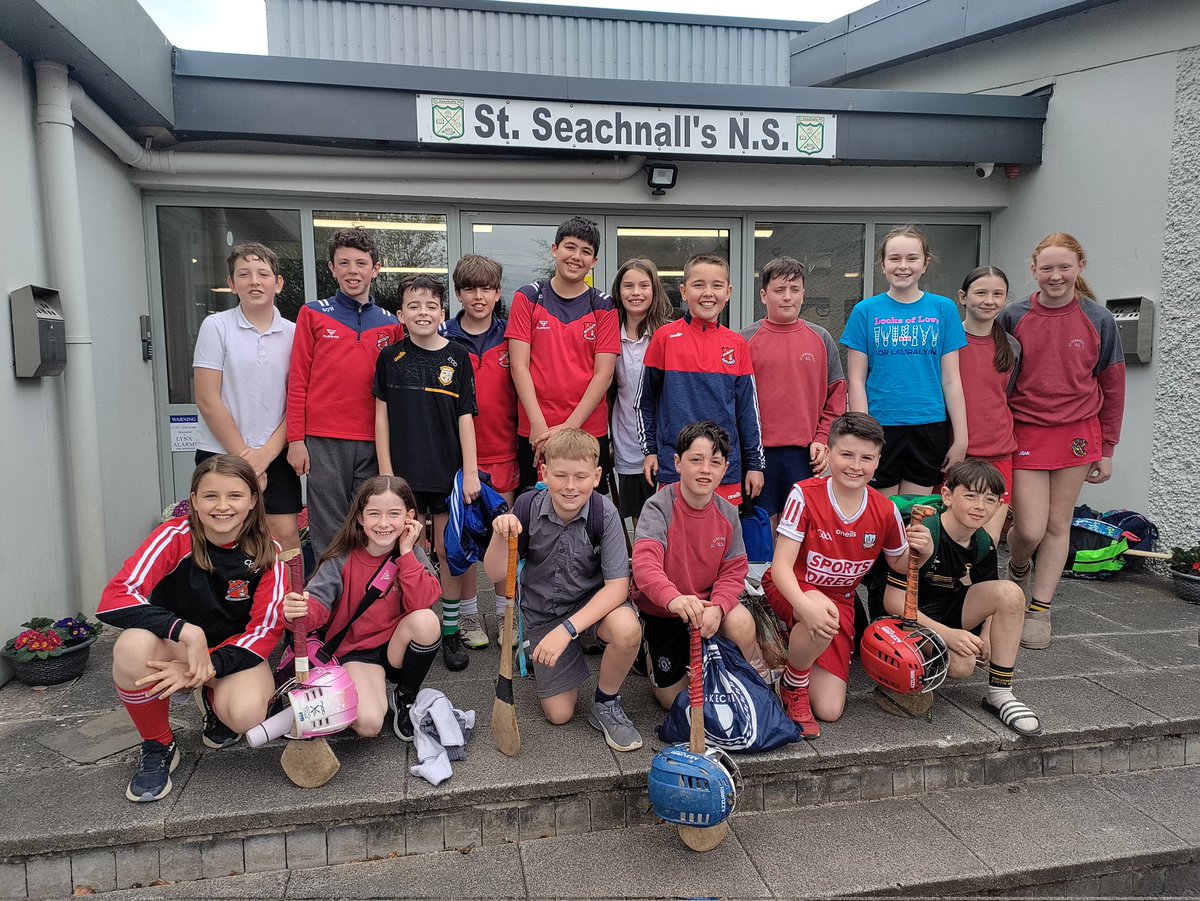 Fantastic skills and speed on display on Monday afternoon by St Seachnall's hurling/ camógie team. St Seachnall's got off to a flying start away to Scoil Naomh Eoin, Navan, in the first round of their Cumann na mBunscol campaign. Maith sibhse! #cumannnambunscol