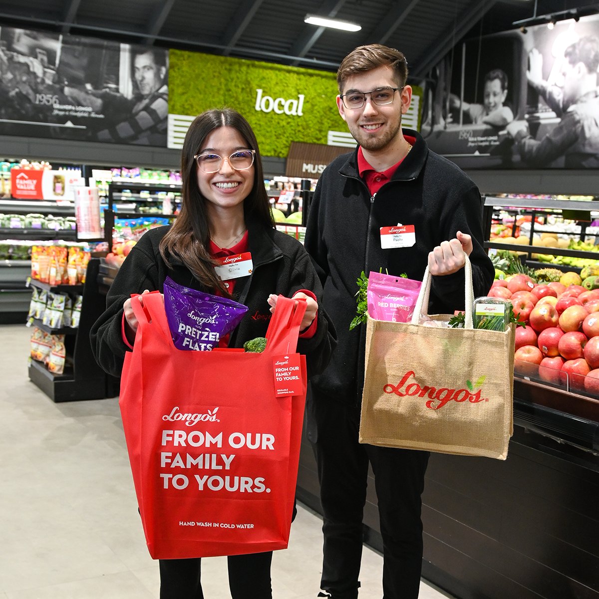 Let’s raise a bag to a greener Earth this Earth Day! 💚 Swapping out single-use plastics for our reusable Longo’s shopping bags has been just one of the ways we show love to our planet. Are you team red or team Jute bag? #earthday