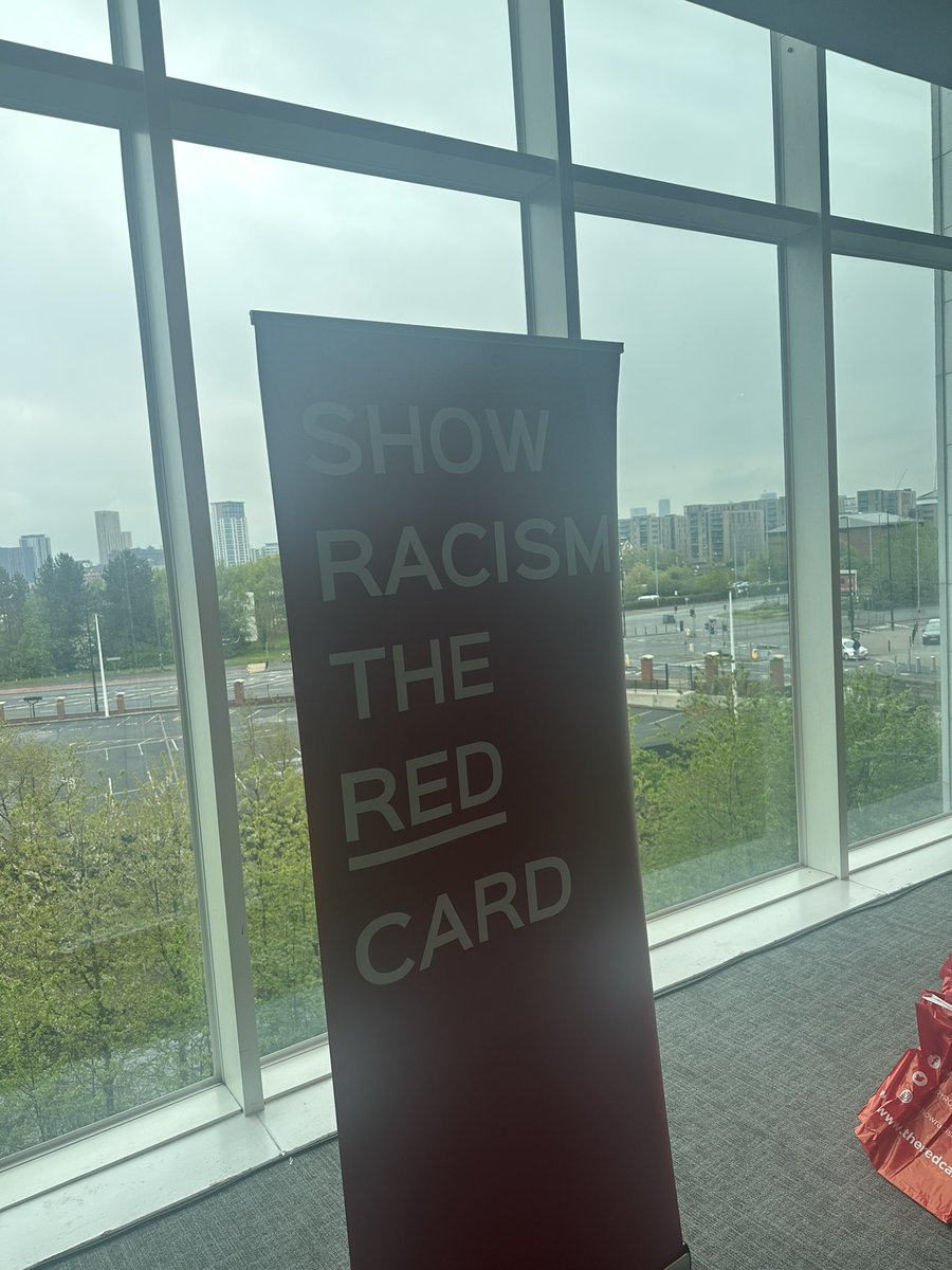 Great afternoon at @ManUtd with the team @SRTRC_England delivering crucial Anti Racist workshops to young people in Manchester ❤️! Great to meet Viv Anderson first ever black player for England ! ⚽️ great to speak about the Len Johnson campaign as well 🙏🏽 🥊