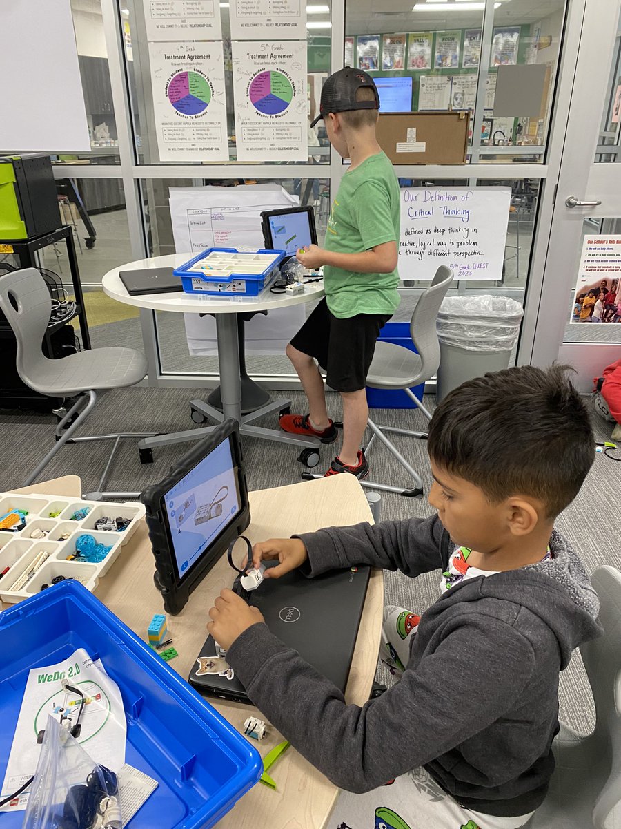#3rdgrade Ss @smithelem_Noel & @RogersFrisco are thinking like #engineers & learning to code with @LEGO_Education WeDo kits. #FISDQUEST #smithstrong #RogersFrisco2024 @FISDAdvAcad