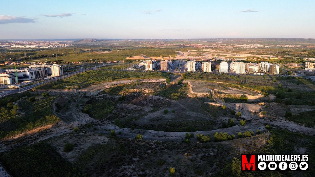 ElCanaveral052's tweet photo. 💰 Juntas de Compensación 

⬅️ #ElCañaveral 
➡️ Valdebebas

¿Creéis que no son importantes? 
Apuesto a que los Cerros tendrá antes que nosotros una zona verde en condiciones. https://t.co/rzm9SuhVdQ