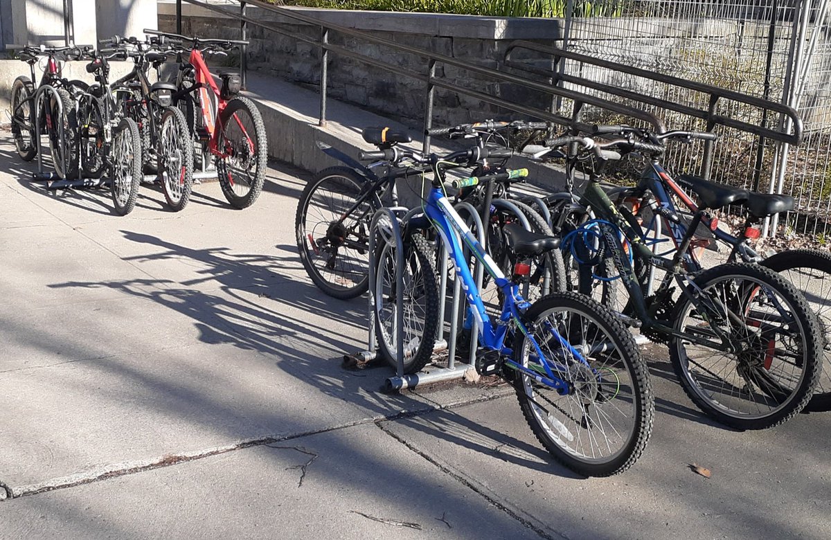 ahuncycle's tweet image. Bonne journée de la terre à tous ! #CSSDM #piétons #cyclistes #vélo #velomtl #polmtl #polqc #Ahuntsic #Montréal