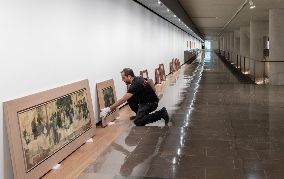 gva_IVAM's tweet photo. 🛠️ Treballant en el muntatge de l'exposició 'Pinazo: identitats', que inaugurem aquest dijous 25 d’abril a l'#IVAM.
Una #NovaExposició, comissariada per Vicente Pla Vivas, que planteja una nova lectura de l’obra d’Ignacio #Pinazo.
Vos esperem!
→ https://t.co/7ucMEg3nHF https://t.co/EaLJfGXgGU