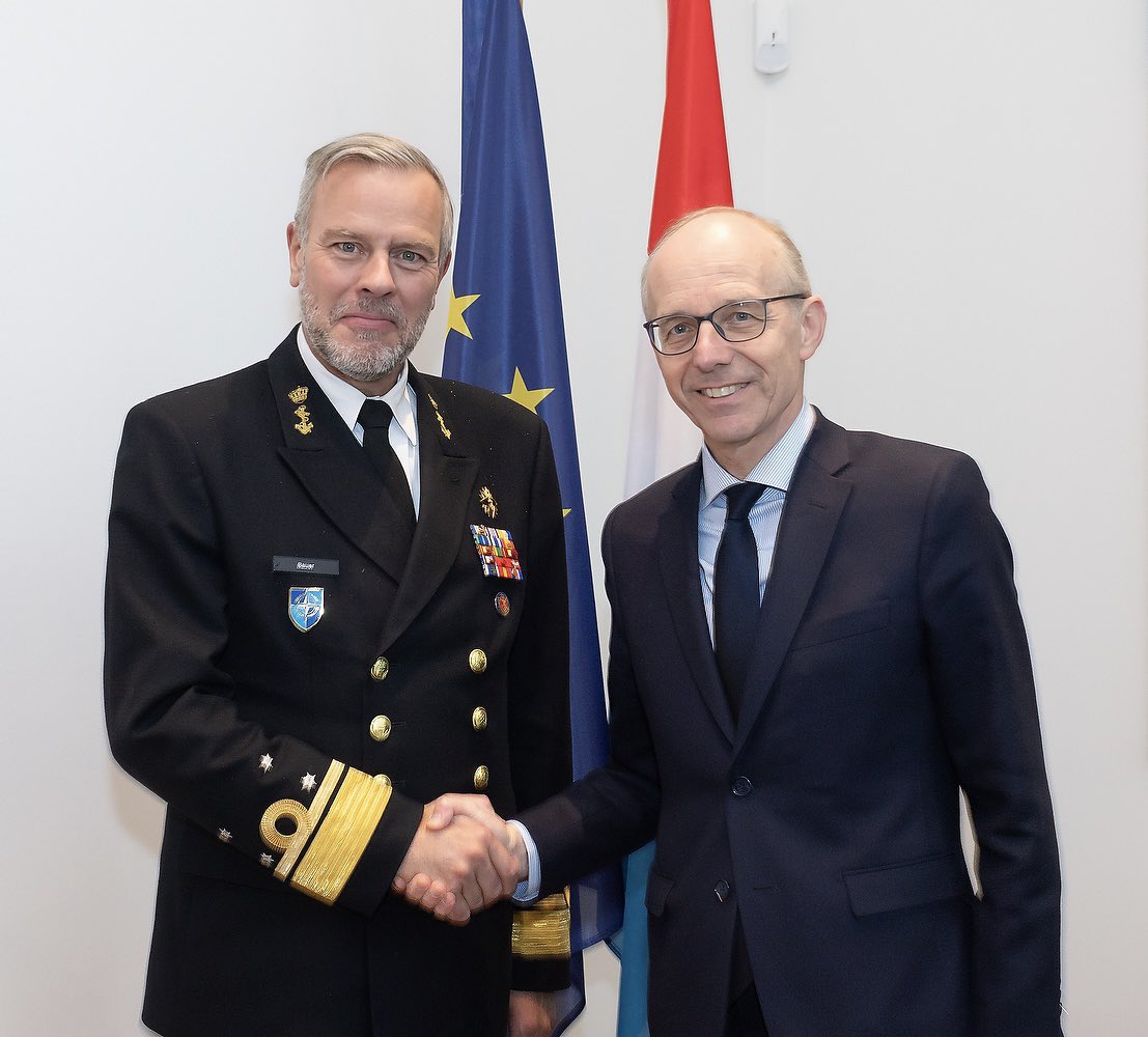 I welcomed Admiral Rob Bauer @CMC_NATO, Chair of the #NATO Military Committee, to discuss the geopolitical situation and 🇱🇺 role for collective security and defence. #StrongerTogether