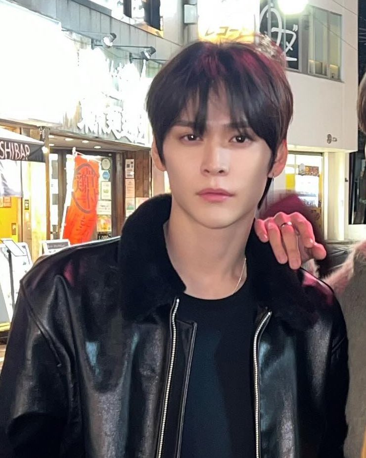 myfavoriteag11's tweet photo. 존나잘생겻다 https://t.co/2Xq5Qv77Wr