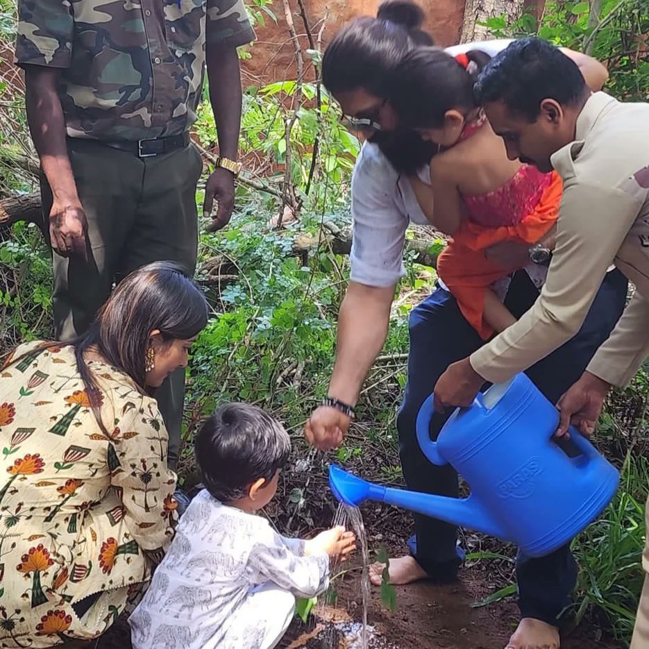 .@TheNameIsYash @RadhikaPandit7 celebrate #earthday by planting a sapling with their kids #Yash #RadhikaPandit #Sandalwood #Kannadafilmindustry