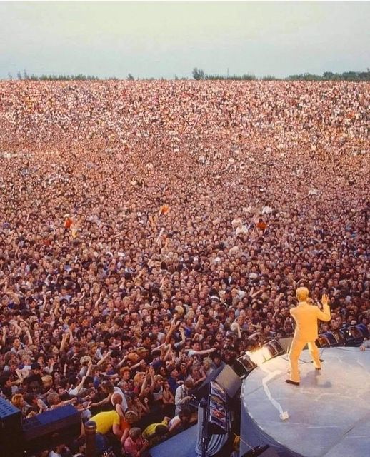 We've just spotted this incredible image on the Classic Throwback FB page... #DavidBowie at #MiltonKeynes Bowl, but who can name the year? 📅 🤔 What a gig that must have been! Were you there? What do you remember about the day? #LoveMK #livemusis #davidbowie #miltonkeynes