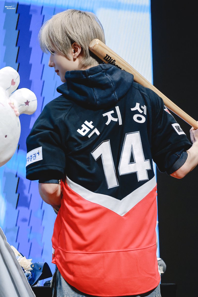 MasterhamsterJS's tweet photo. 240422 Ktown4u
야구선수 박지성⚾️
#지성 #JISUNG #박지성 #NCTDREAM https://t.co/EG5yf2WQpP