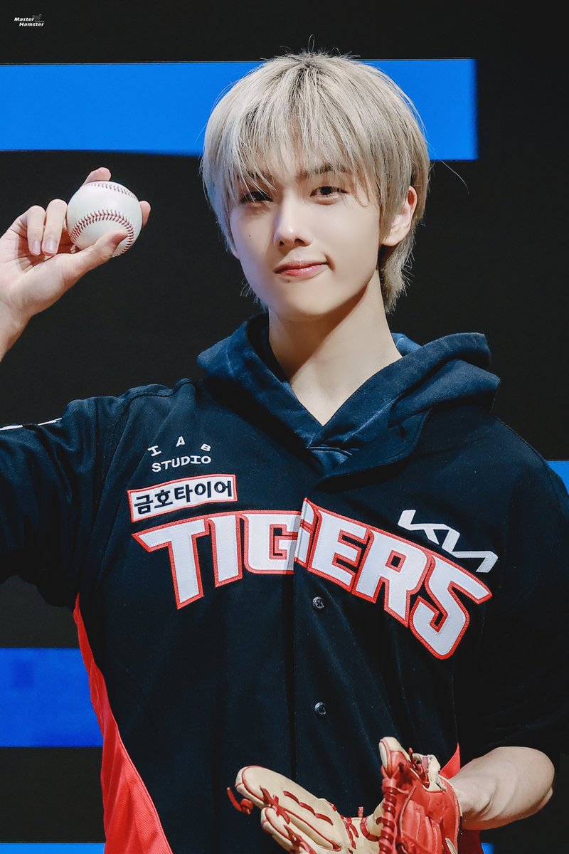 MasterhamsterJS's tweet photo. 240422 Ktown4u
야구선수 박지성⚾️
#지성 #JISUNG #박지성 #NCTDREAM https://t.co/EG5yf2WQpP