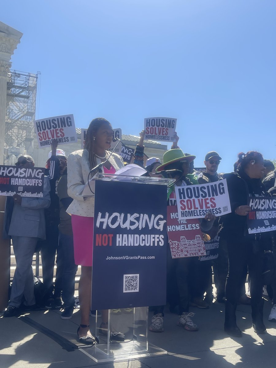 “In St. Louis, our Black residents are 4x more likely to be unhoused than white residents. 20% of the children who attend Saint Louis Public Schools (~80% Black) experience housing insecurity.” - @aldersonnier #JohnsonVGrantsPass #HousingNotHandcuffs