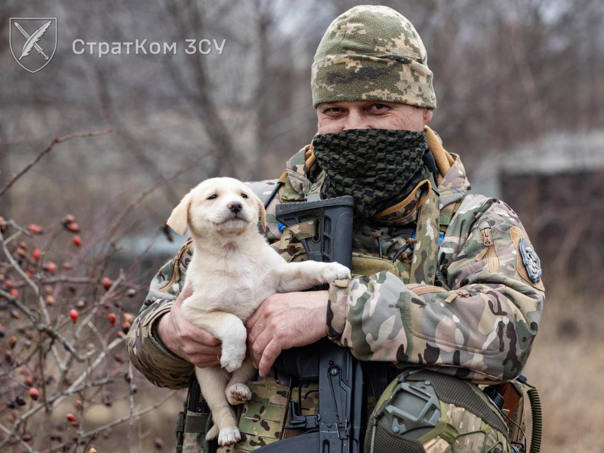 Call sign 'Babay' (Boogeyman) with his comrade. 📷: 56th Motorized Brigade