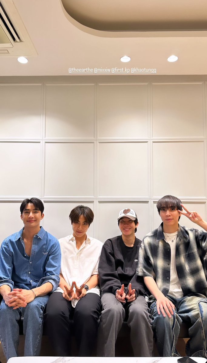 MixOfficialFC's tweet photo. 22/04/24

IGs : som_somzz ( update )

สามเหมียวและพ่อแมว 🐈🤍

@wixxiws #mixxiw ♡
𖥦 #ส่วนผสมของมิกซ์ https://t.co/ngmHnGo1v0