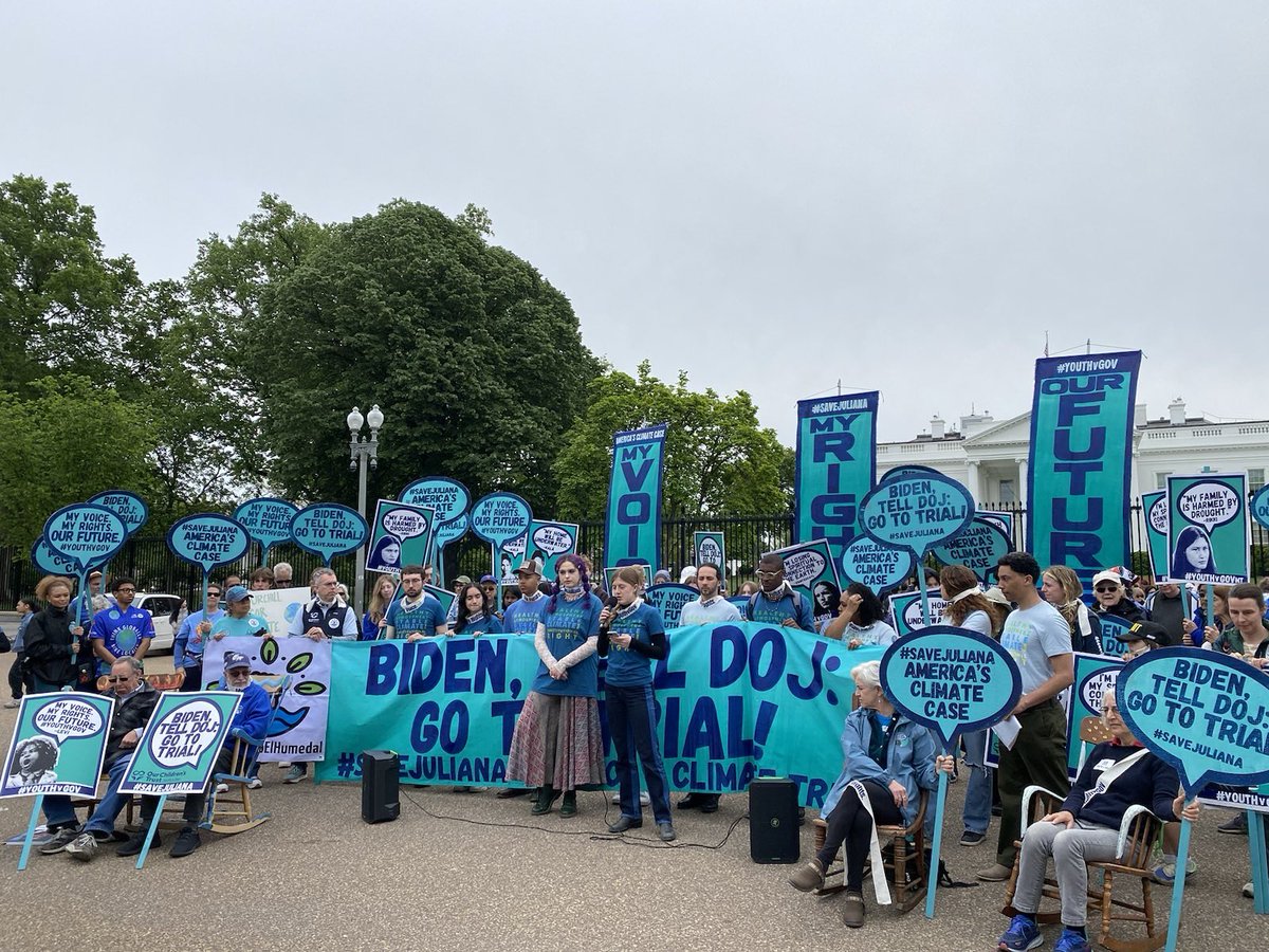 Third Act Virginia (see the rocking chairs?) supporting the White House rally in support of the young folks suing to protect their future. #ActOnClimate