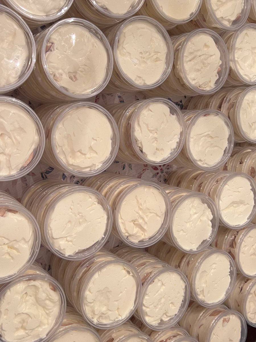 We are prepping for the week 😋 have you placed your orders yet 👀 🫵🏾 Come Shop  #bananapudding #sweettreats #blackownedbusiness #blackowned #bananadessert #baltimoreeats #homemadepudding #strawberrycake #snickerdoodles #cookiesandcream #desserts #dessert #washington #localfood