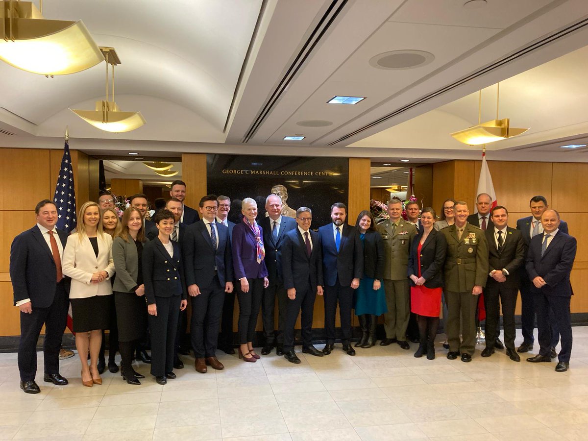 The 15th US-Poland Strategic Dialogue has just began at @StateDept. 🇵🇱 deputy ministers of foreign affairs @RKupiecki and defense @ZalewskiPawel opened the discussions together with 🇺🇸 @CounselorDOS. What will be discussed? ⬇️ 1/2