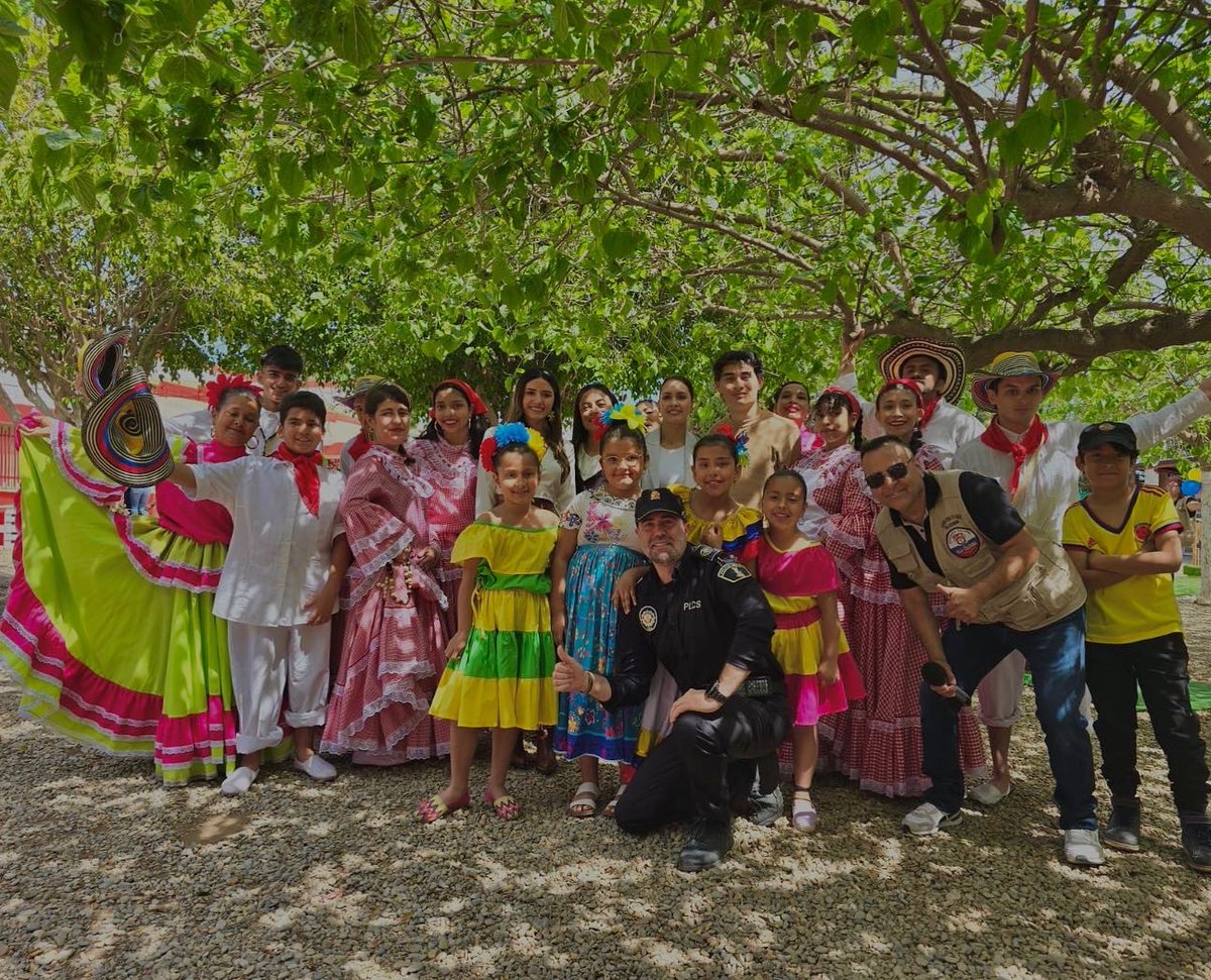 ConsColValEsp's tweet image. Conmemoramos el Día de Memoria y Solidaridad con las Víctimas del Conflicto Armado en un evento especial junto a la Asociación Villa Colombia en Castellón. Reafirmamos nuestro compromiso con la memoria histórica para garantizar la no repetición. 💛💙❤️