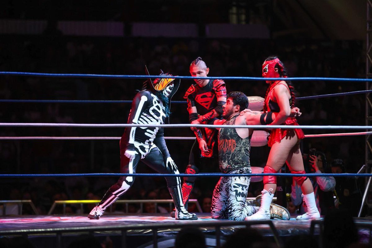 Presentación de lucha libre en el Foro de las Estrellas de la Feria Nacional de San Marcos. #FNSM24