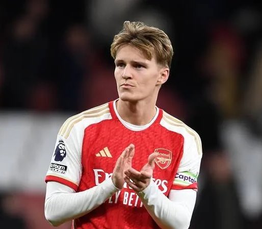 🗣️| Mikel Arteta on Martin Ødegaard: “Fulfil his potential? Hopefully not. Hopefully, there is still more to come. He's still very young and he’s made huge steps In the last few seasons. He's got a massive role at the club and hopefully we can keep growing.” [@arsenal] #afc