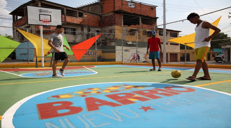 El Gobierno Bolivariano rehabilitó #572viviendas en las que residen mil 58 personas del sector Asobicentenario, parroquia San Simón del municipio #Maturín, en el estado #Monagas @NicolasMaduro @GRaulparedes