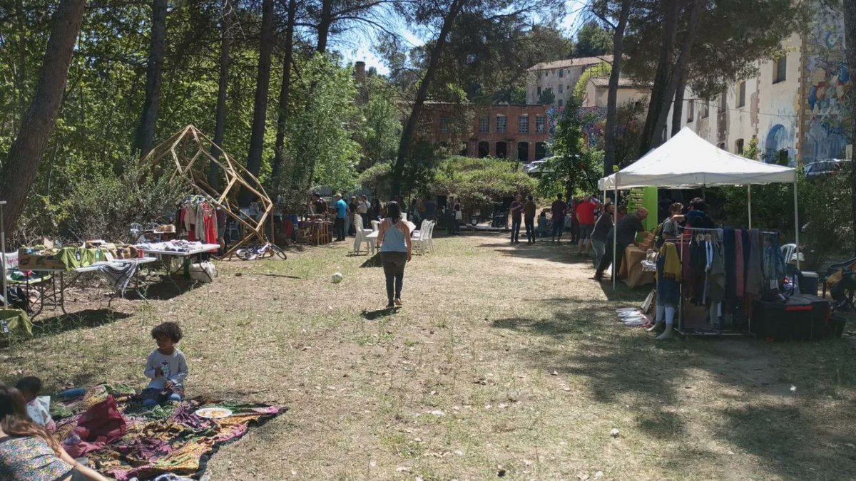 subversivacoop's tweet photo. El dissabte, vam tenir el plaer de celebrar la 7 Trobada de la Xarxa de la Terra del #Penedès a #Calafou. Un esdeveniment dedicat a promoure el compromís amb el territori  i el treball i els productes de proximitat. 

Sou una font d'inspiració per a tots nosaltres! #Gràcies https://t.co/AC2UHfbfD3