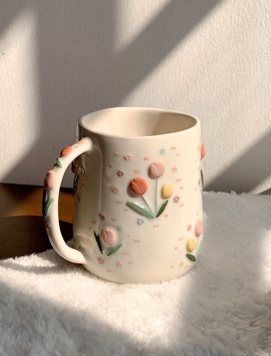 i3Moment's tweet photo. Tulips mug https://t.co/eyiNklMvXN