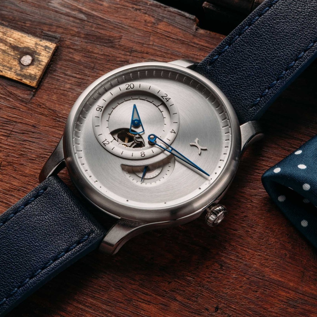 XericWatches's tweet photo. A minimalist monochromatic #XericRegulator automatic is a great causal yet dressy watch. #xericwatches #regulatorwatch https://t.co/RWtodUFoZX https://t.co/noRei1Kc3a