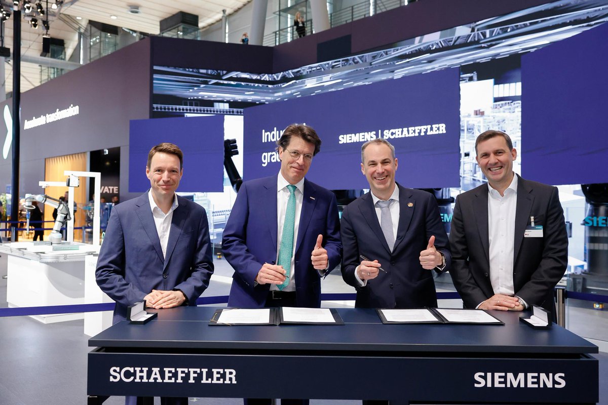 Today, our CEO Klaus Rosenfeld and @NeikeCedrik, CEO of Digital Industries @SiemensIndustry & MBM @Siemens, signed a MoU. Together, we want to develop digital solutions for the shop floor and #AI applications in the industrial sector. ▶️ Learn more: bit.ly/3JwkEnu #HM24