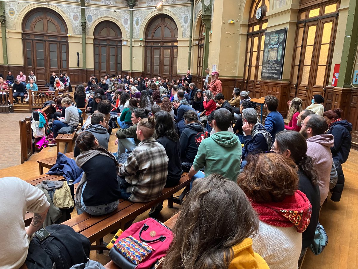snesfsu93's tweet photo. 🔴 150 personnes en AG éducation 93 à la Bourse du travail de Paris ✊🪧🔥

@SNUipp_FSU93 @93Fsu 
@SnesFsuCreteil @SNESFSU https://t.co/gQDp7Etl60