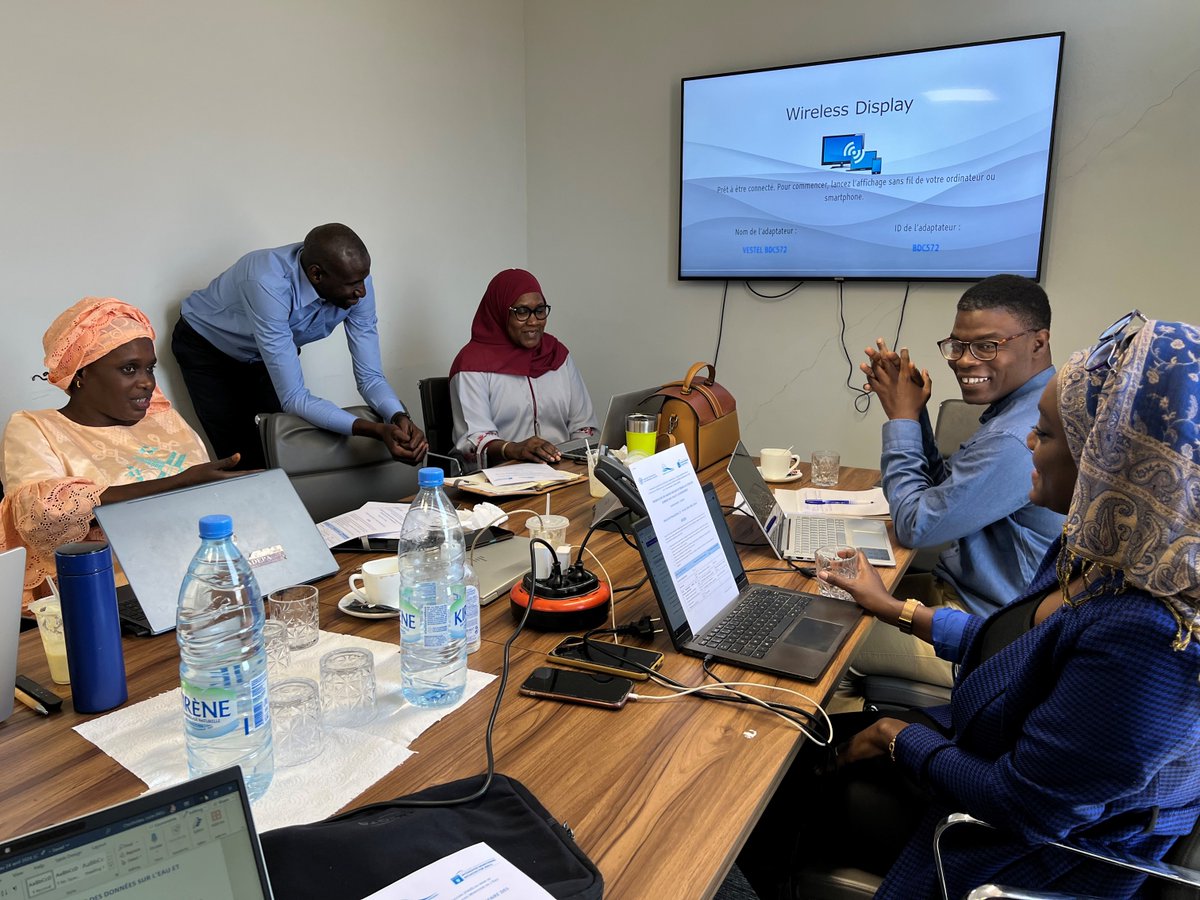 The 'Gender contextualization of #SDG6 in Senegal 🇸🇳: finalization workshop' is taking place in Dakar until 24 April.

Organized by @FAO #IMISDG6, in collaboration with @Mea_Gouv, it promotes an inclusive and gender-sensitive analysis of water and sanitation data.