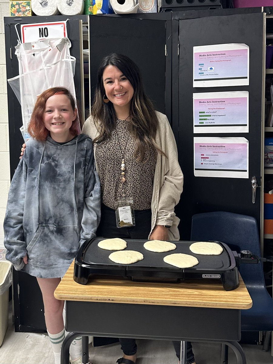Making pancakes with my lovely assistant as we explore chemical and physical changes! 🥞 @OGESeagles @CherokeeSchools