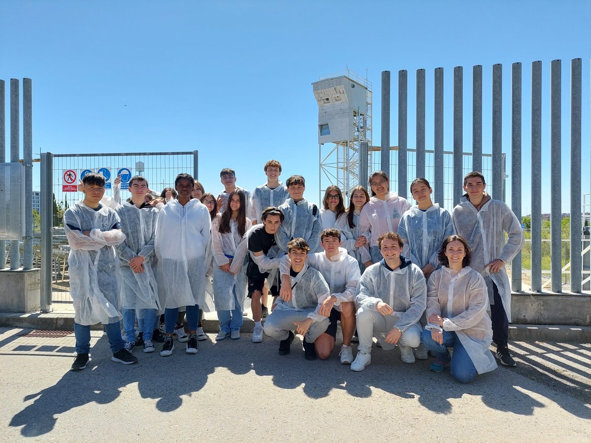 IMDEA_Energia's tweet photo. 🌍 Con motivo del #DiadeLaTierra que se conmemora este 22 de abril, hemos abierto nuestras puertas a estudiantes del IES Antonio Gala de Móstoles.

Durante la visita, han conocido la importancia de la investigación y de contribuir para avanzar hacia un futuro sostenible. https://t.co/IRDIxOOVB7