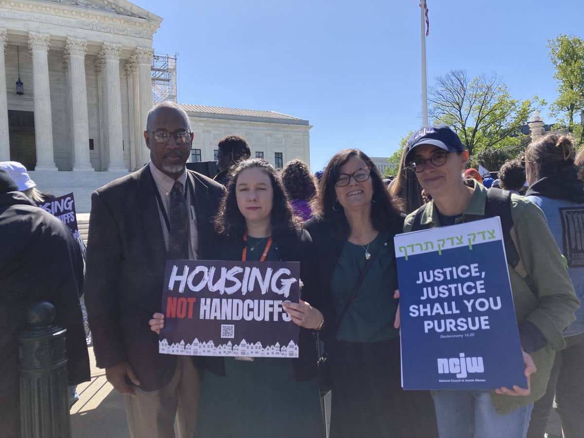 In front of the Supreme Court today with @NCJW, @PCUSA and other faith partners to lift up our voice against criminalizing the homeless. Housing is a Human Right. ⁦@NETWORKLobby⁩