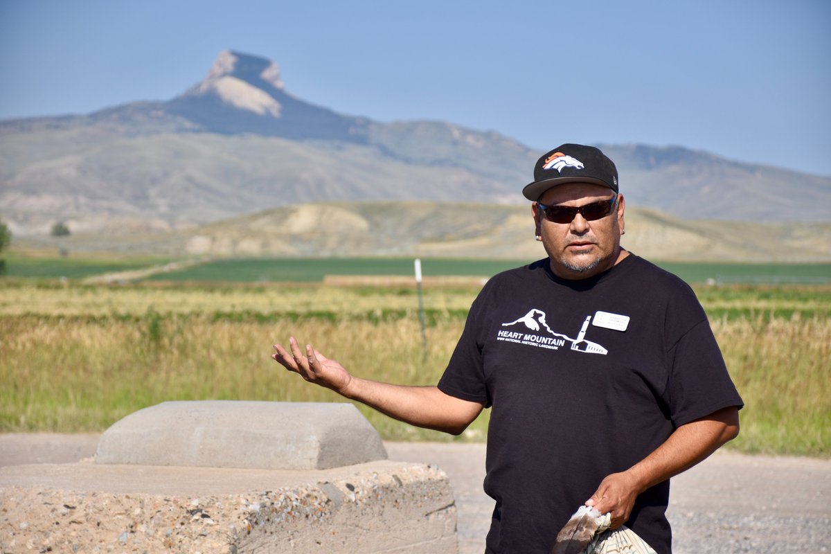 Johnny Tim Yellowtail, a member of the Apsaalooke (Crow) Nation is also @HeartMountainWY’s historic site caretaker. Yellowtail explains the connections between the Apsaalooke & the Japanese Americans who were forced to live at Heart Mountain to visitors. #IMLSmedals