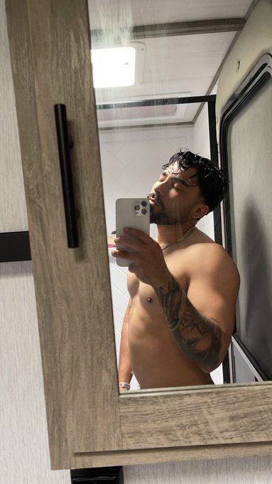 Watch Jerry's leaked NSFW photo on TwXstars