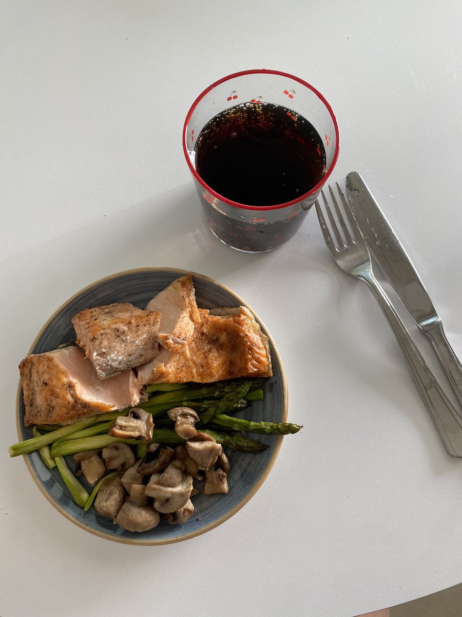 wonlovism's tweet image. got my nails done and eating my omad couldnt be happier