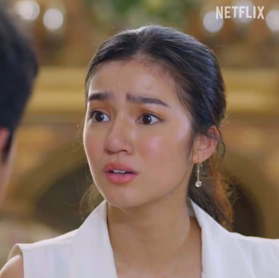 FedeleFangirl's tweet photo. Let’s break this down,shall we,Ling?Bingo was grieving & instead
of leaving him to deal w/ it in his own way,you pushed & pushed,prompting him to say what he said. It was his grief talking. You could’ve been more understanding.
#CBMLDBOnNetflixEP137
#DonBelle | #CantBuyMeLoveDB https://t.co/ieUOOUHHVz