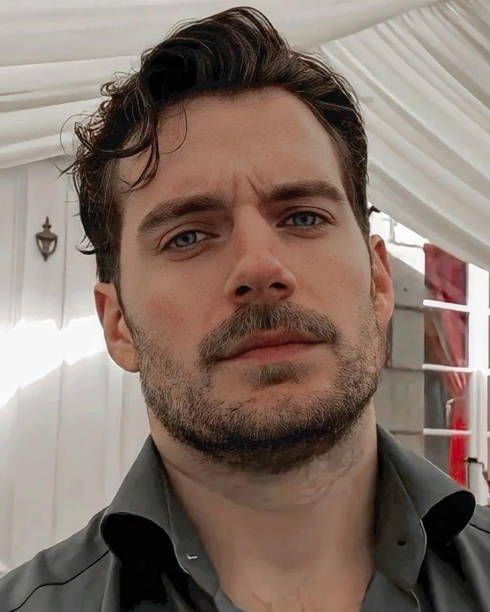 Daily Henry Cavill tweet media
