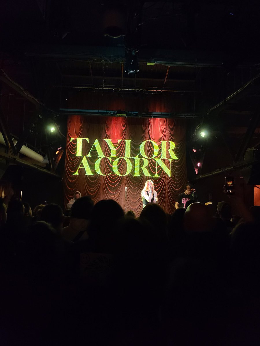 ProperPopPunk's tweet photo. Saw some dope music this weekend 🤘 @tayloracorn @armslengthblues @CarlyCosgrovePA @saypband @benquadok @wrldsfrstcinema https://t.co/SjnipHChc2